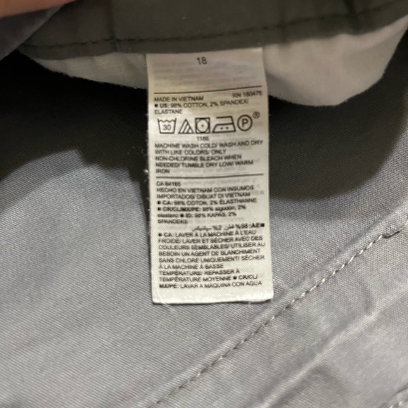 Old Navy Women's Grey Zip Fly Mid Rise Cotton Blend Everyday Chino Shorts - Picture 4 of 6